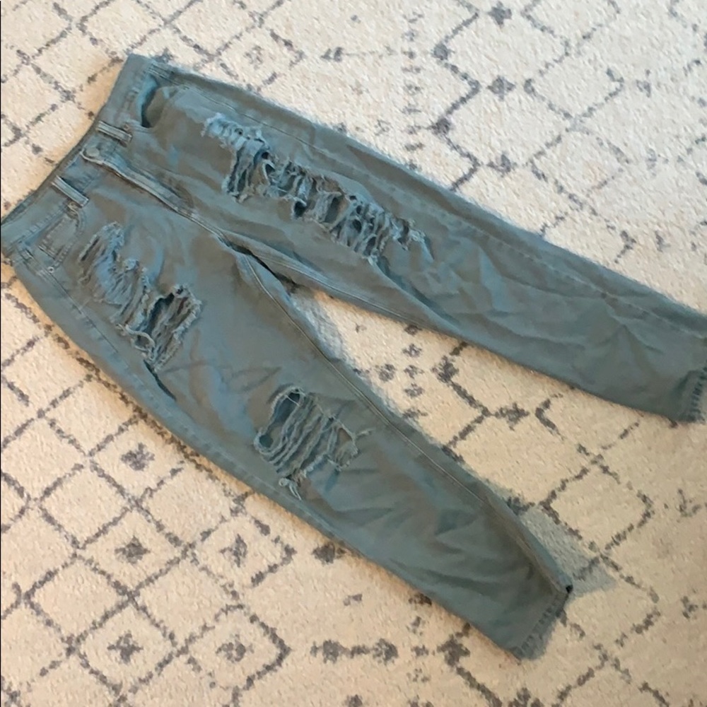 American Eagle (AE) Mom Jeans